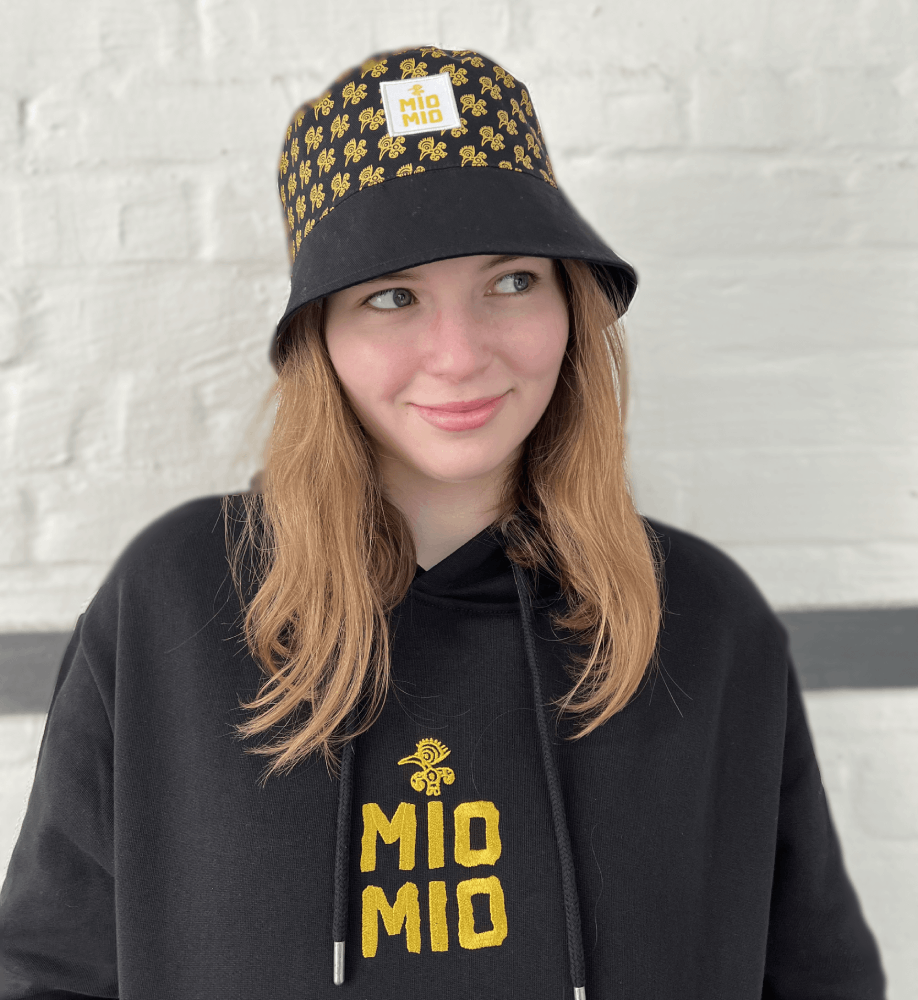 Schwarz-Goldener Bucket Hat mit Mio Mio Logo rundum