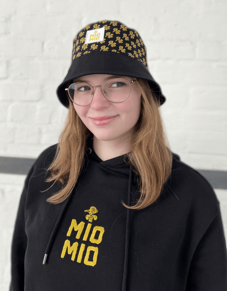 Schwarz-Goldener Bucket Hat mit Mio Mio Logo rundum